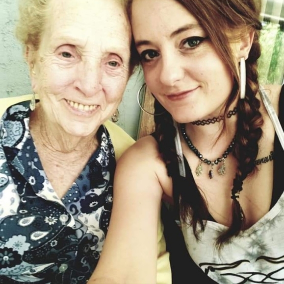 Meet your Posher, Sara (New here !) Working on My closet ๐๐๐๐ป๐๐ป - Picture 7 of 9